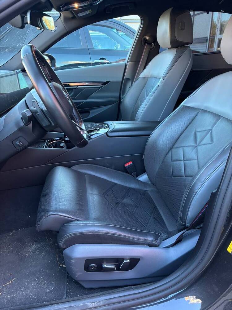 BMW i5 M60 vaihtoauto