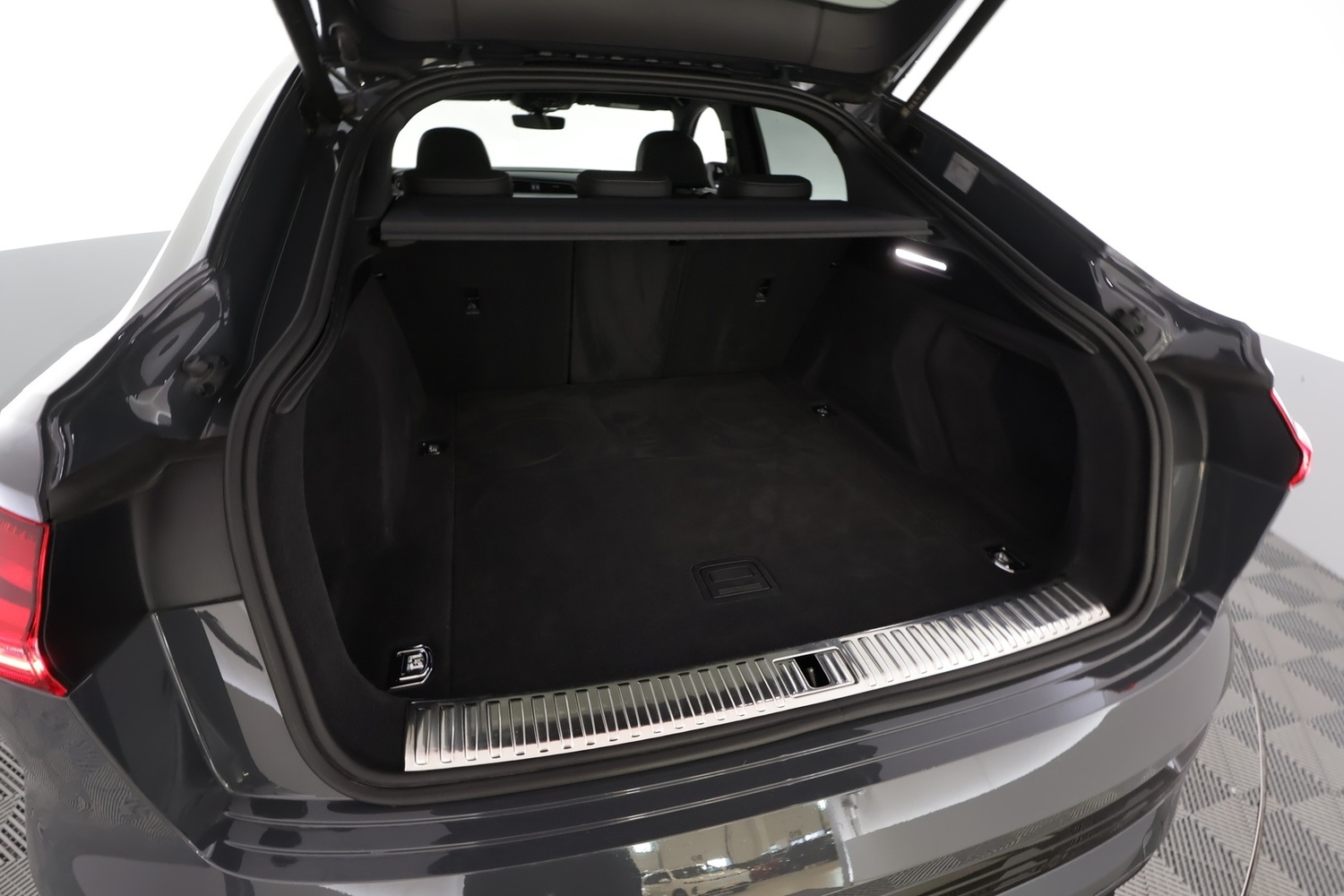 Audi Q8 e-tron vaihtoauto