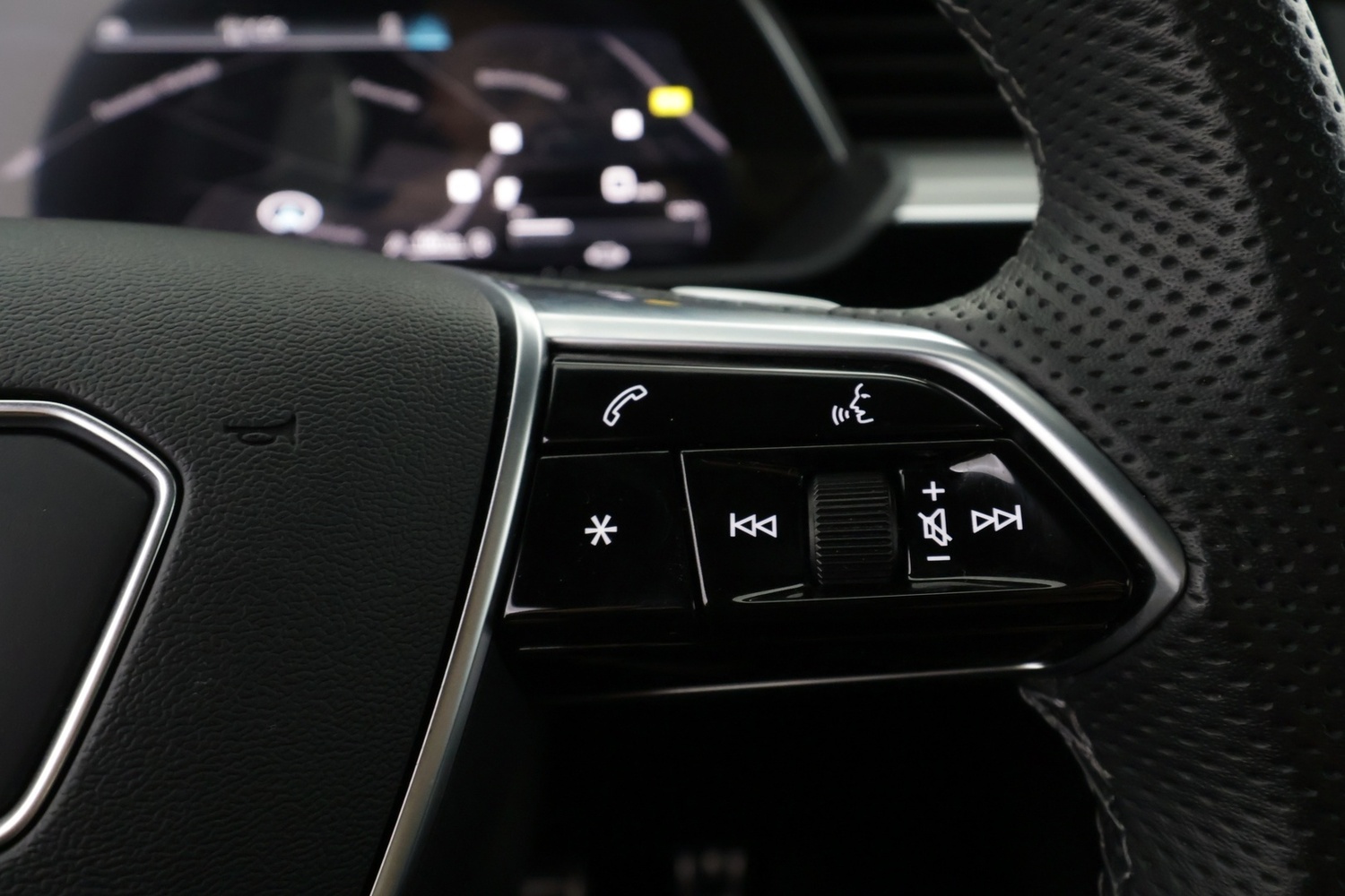 Audi Q8 e-tron vaihtoauto