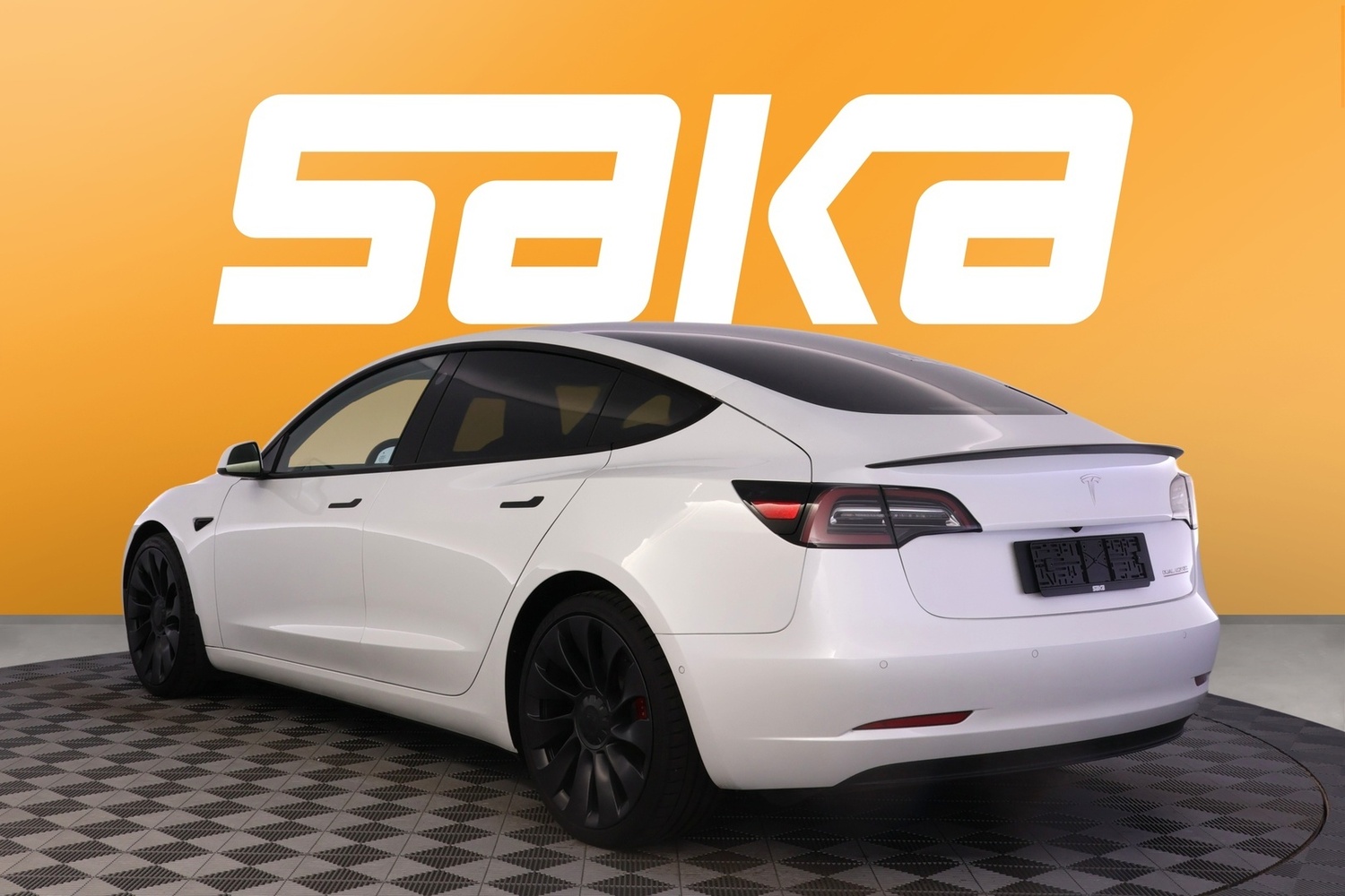 Tesla Model 3 vaihtoauto