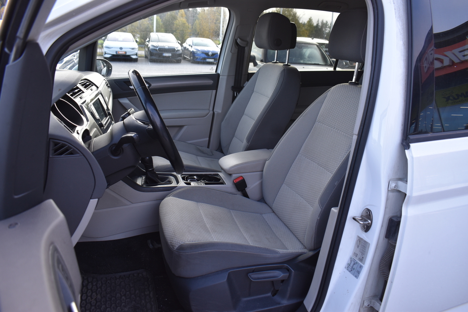 Volkswagen Touran vaihtoauto