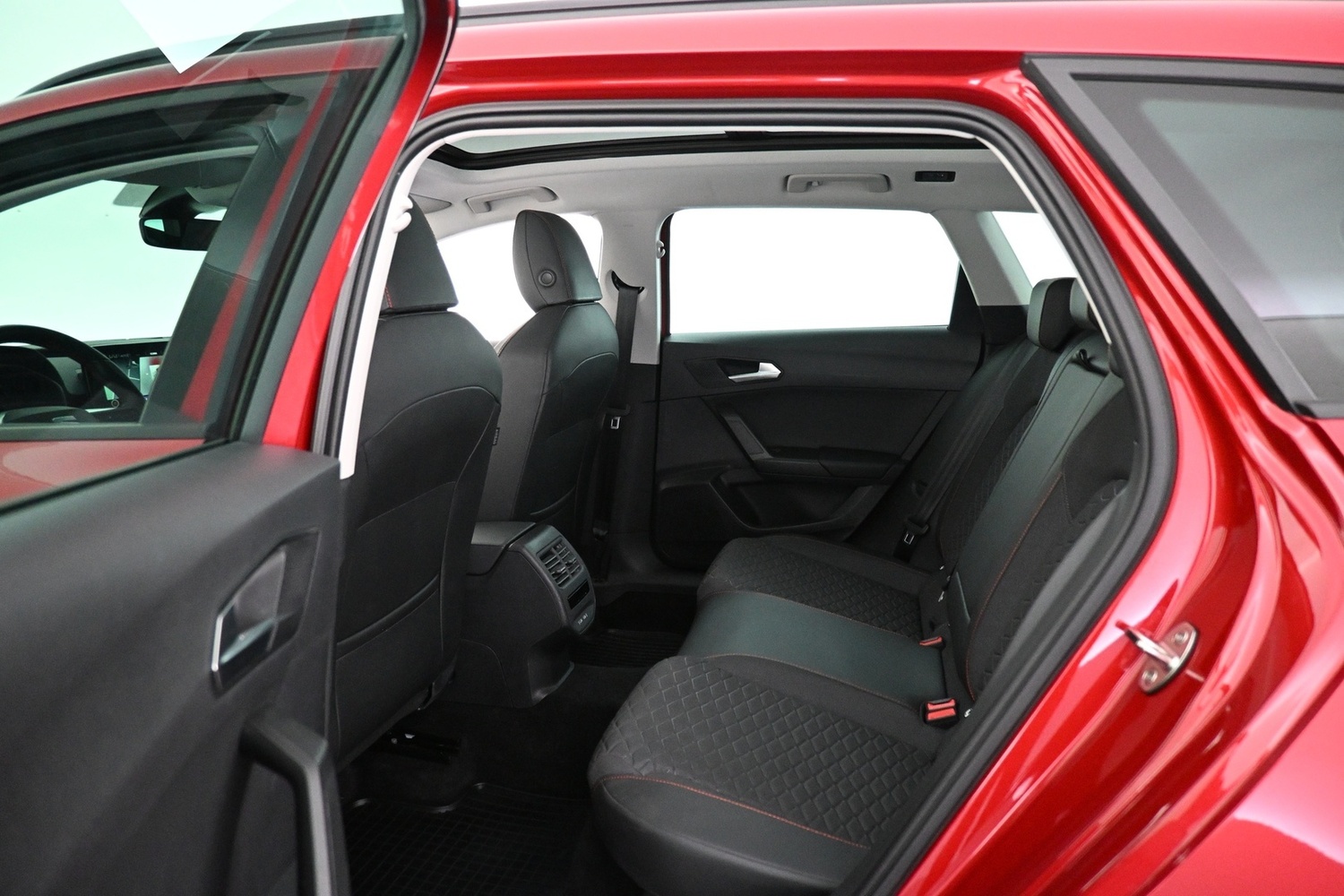 SEAT Leon Sportstourer vaihtoauto