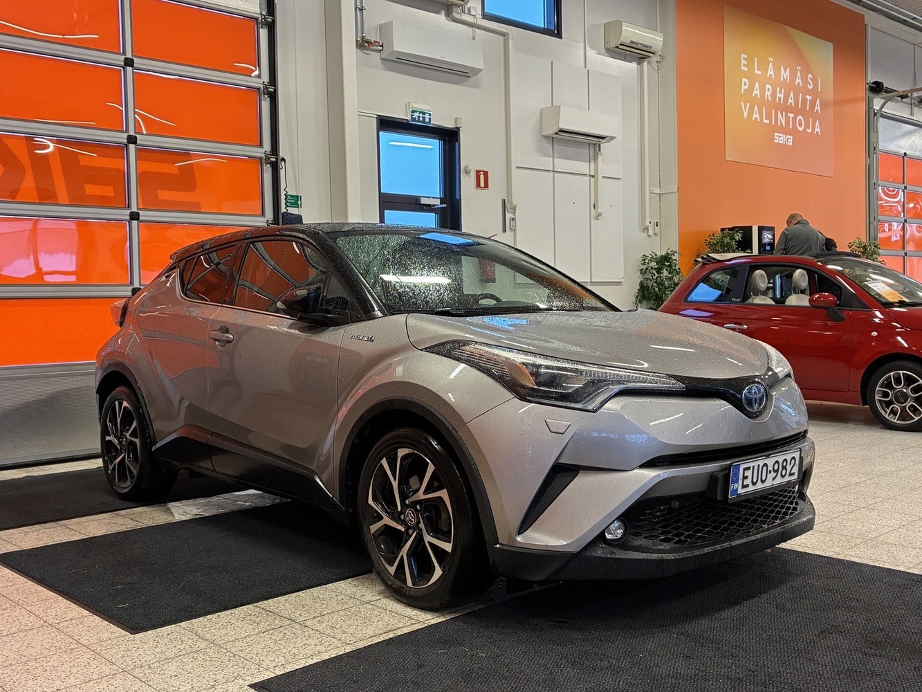 Toyota C-HR vaihtoauto