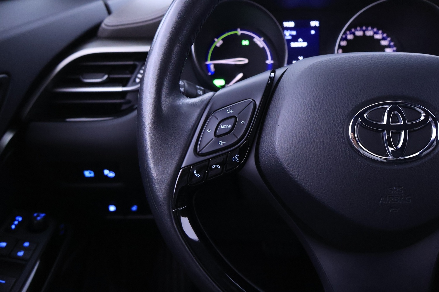 Toyota C-HR vaihtoauto