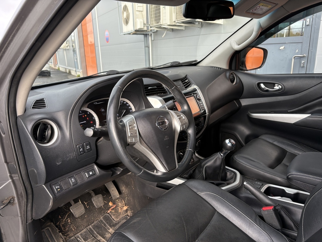 Nissan Navara vaihtoauto