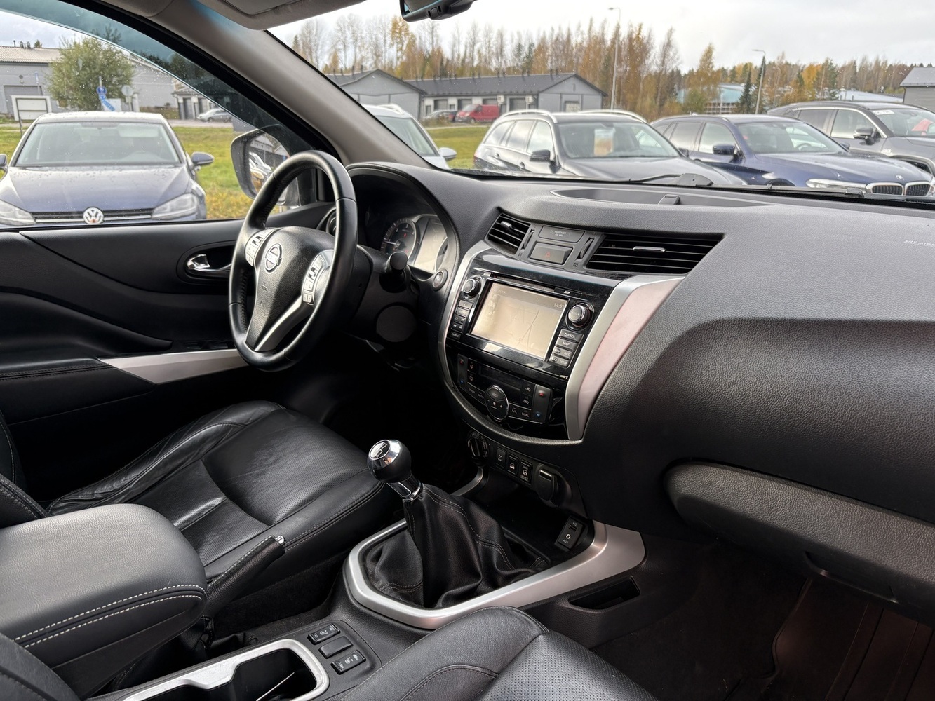 Nissan Navara vaihtoauto