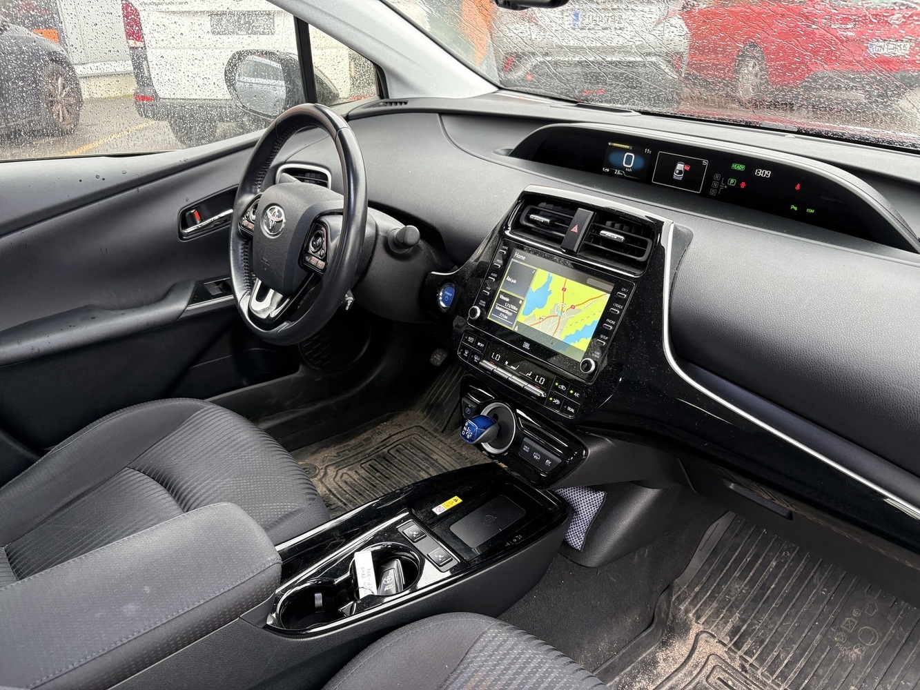 Toyota Prius PHEV vaihtoauto