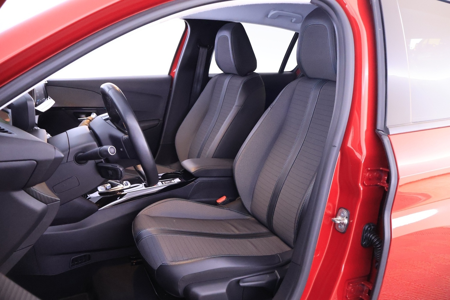 Peugeot e-208 vaihtoauto