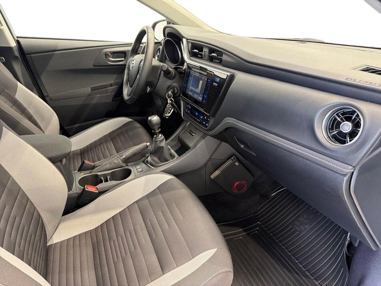 Toyota Auris vaihtoauto