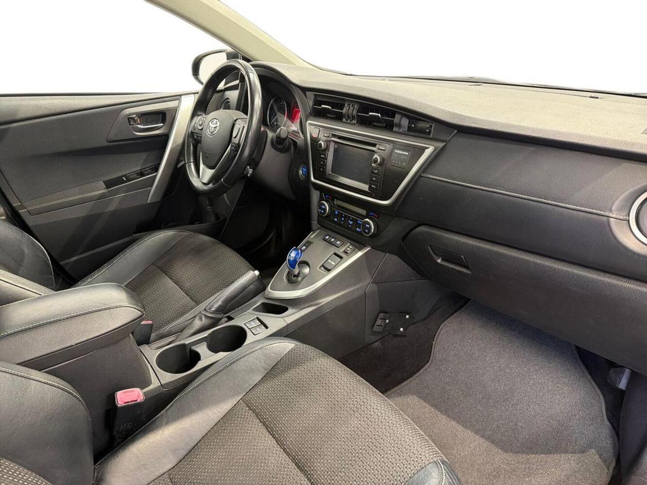 Toyota Auris vaihtoauto