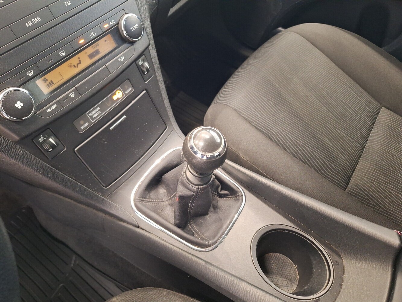 Toyota Avensis vaihtoauto