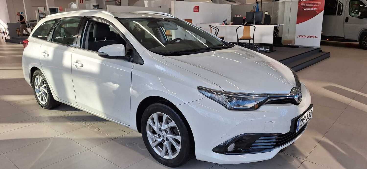 Toyota Auris vaihtoauto