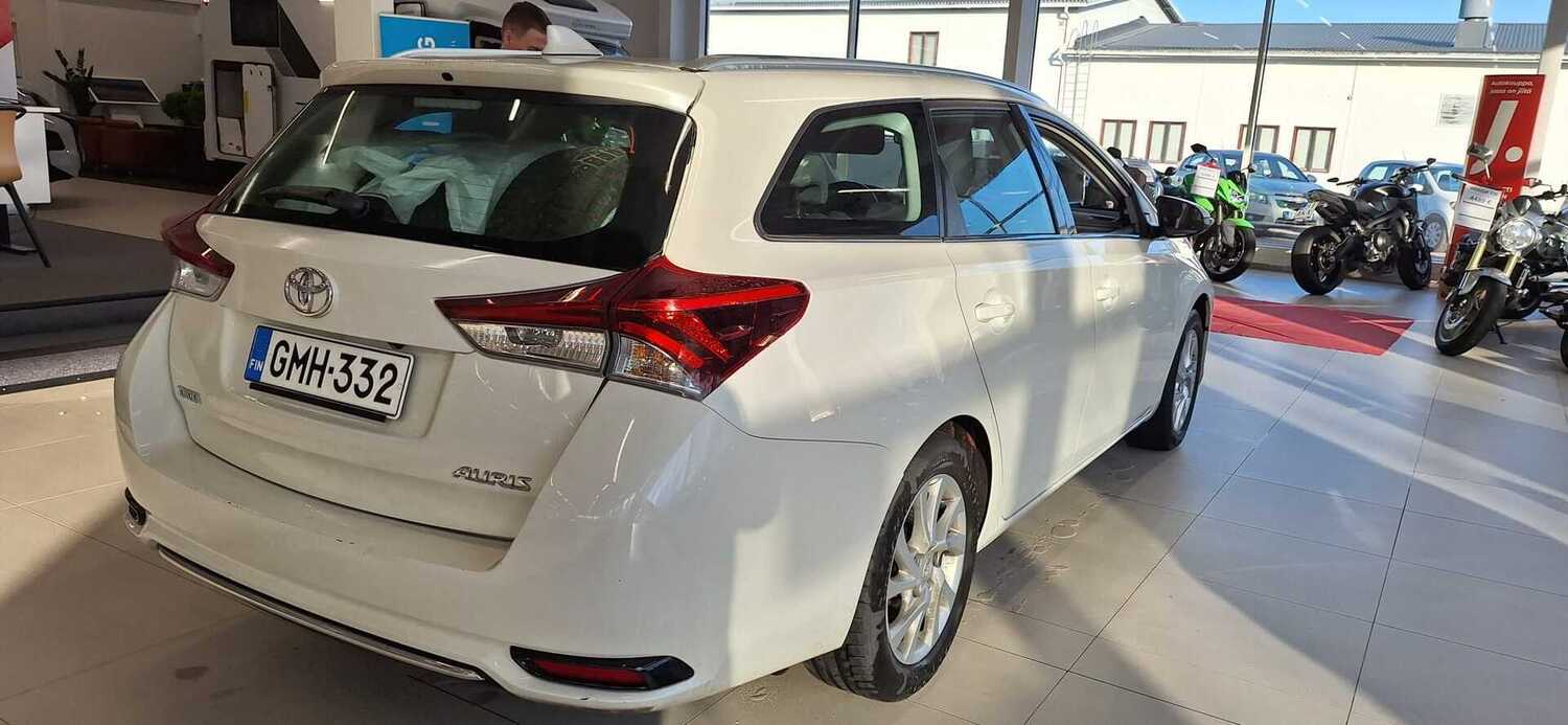 Toyota Auris vaihtoauto