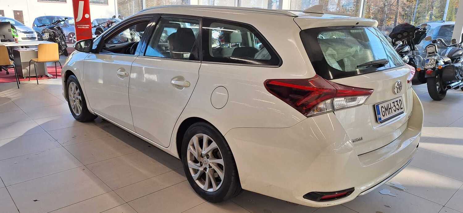 Toyota Auris vaihtoauto
