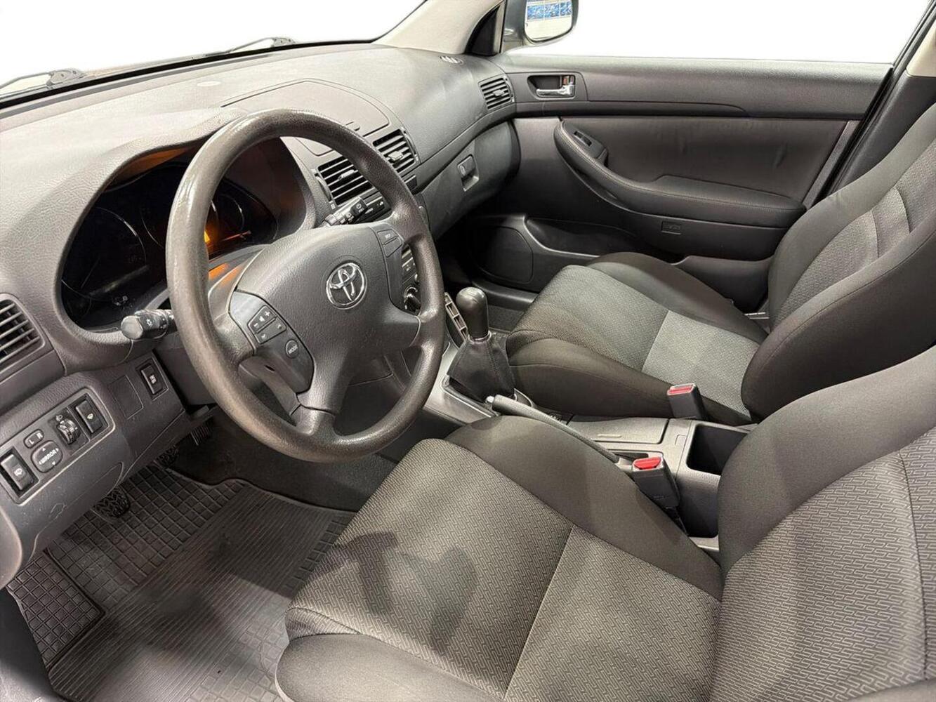 Toyota Avensis vaihtoauto