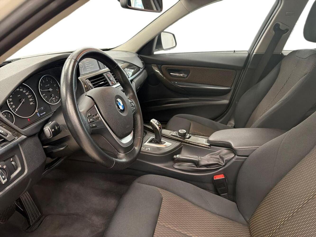 BMW 320 vaihtoauto