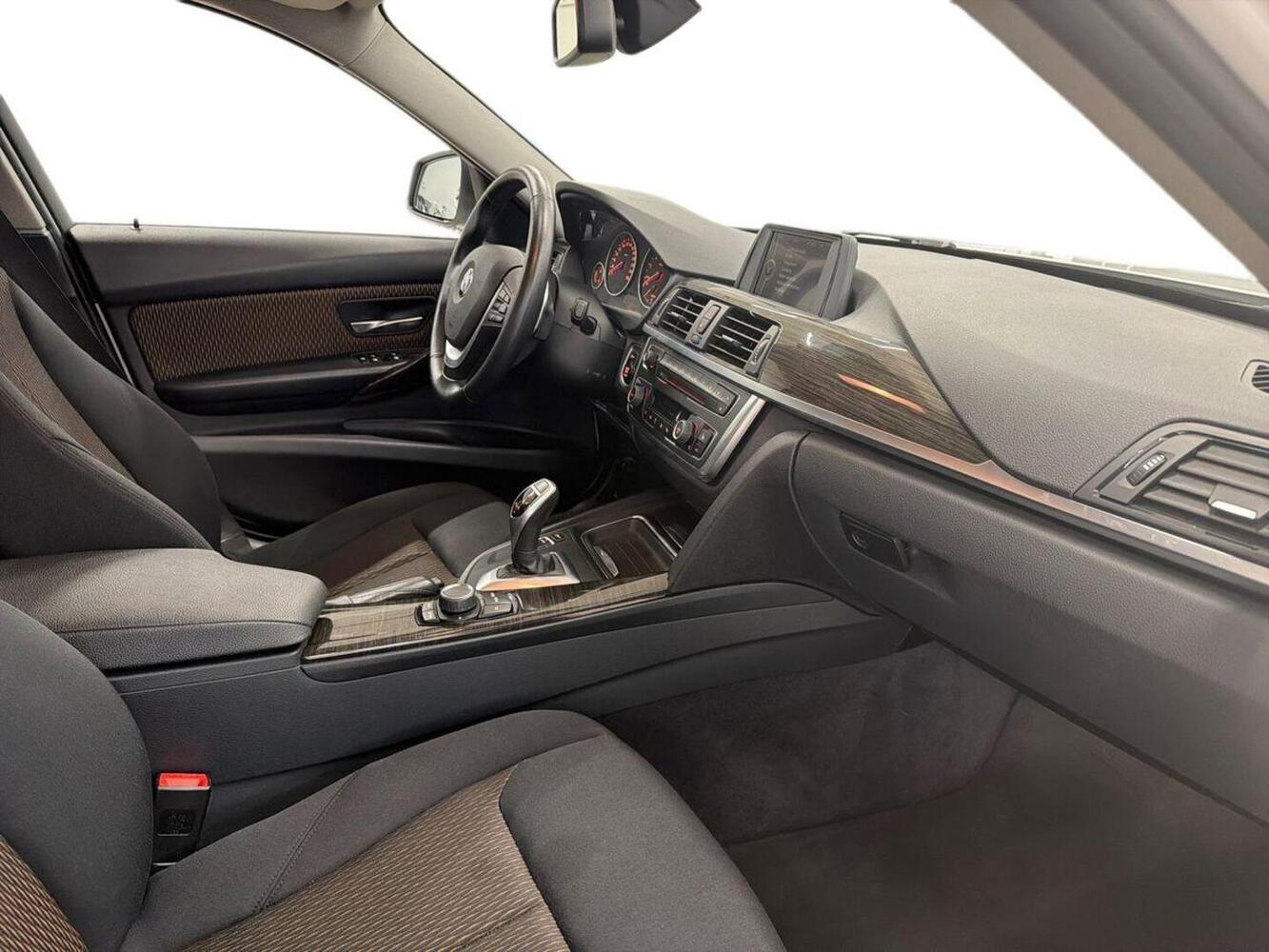 BMW 320 vaihtoauto