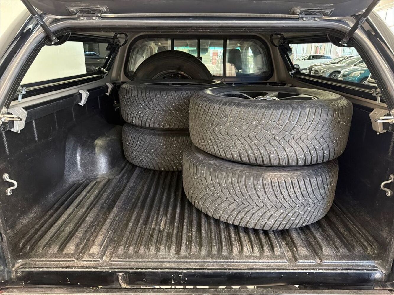 Toyota Hilux vaihtoauto