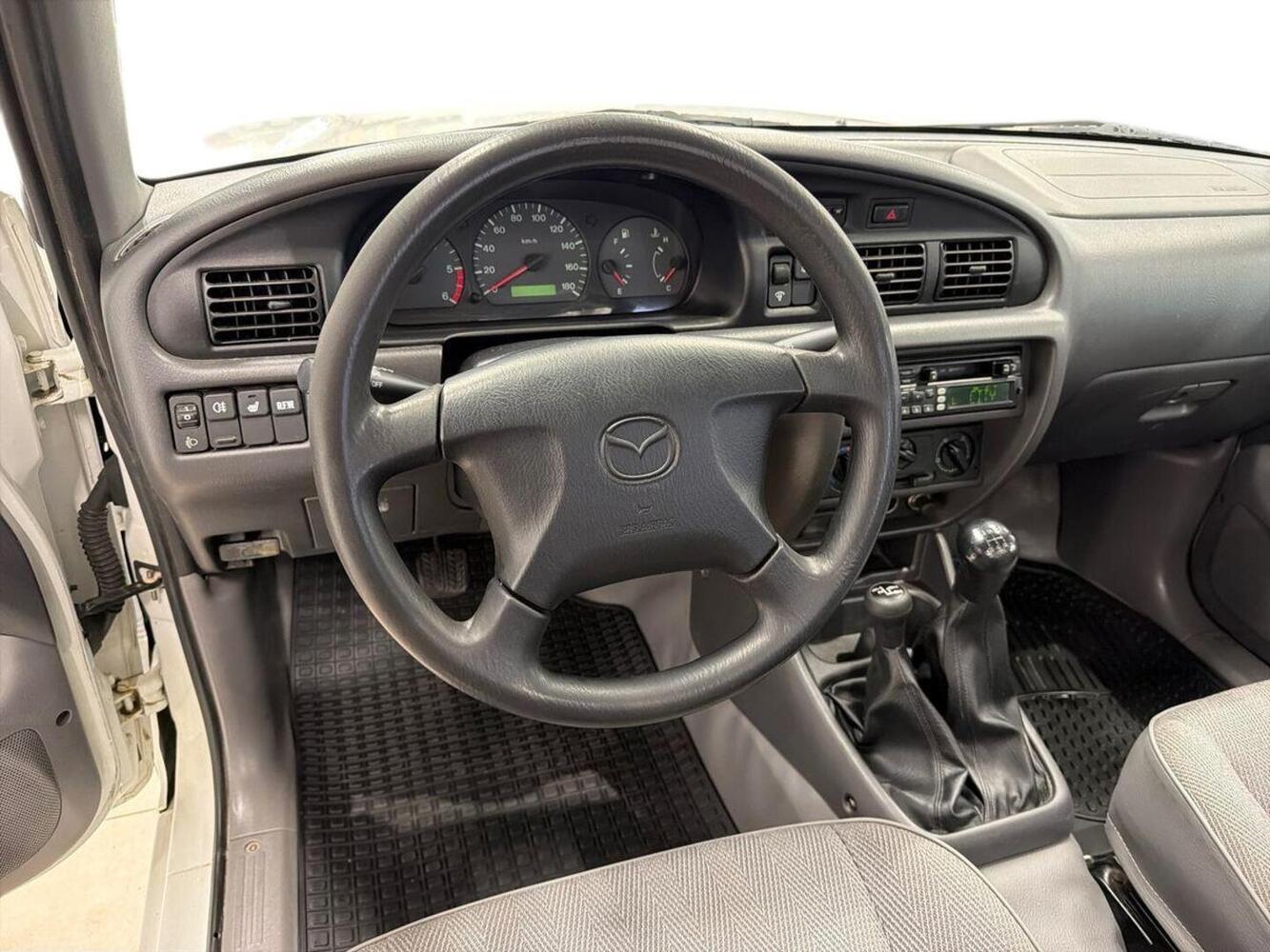 Mazda B2500 vaihtoauto