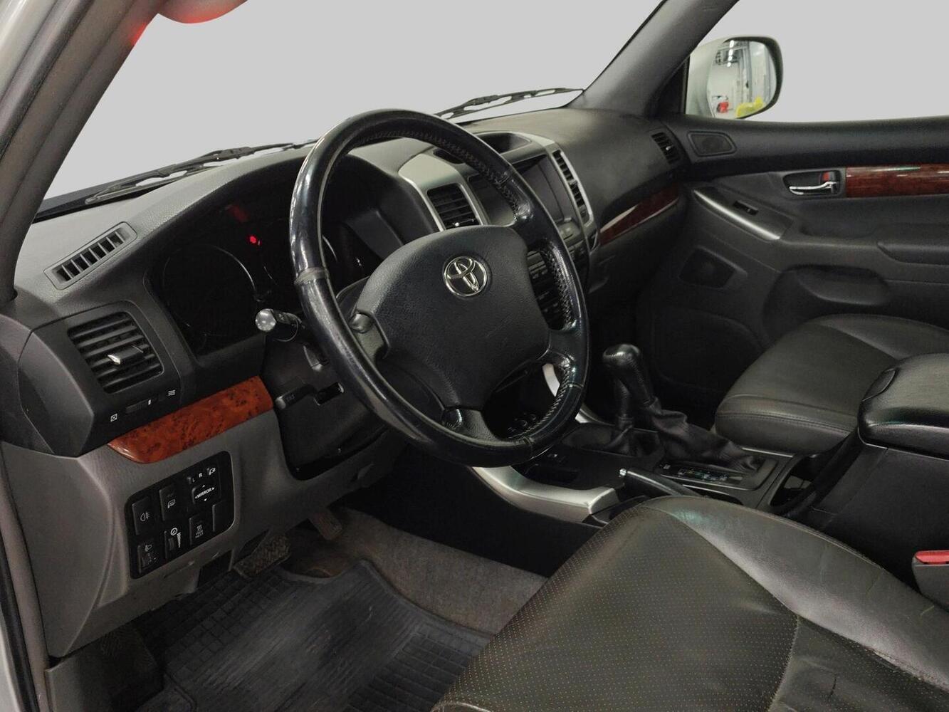 Toyota Land Cruiser vaihtoauto