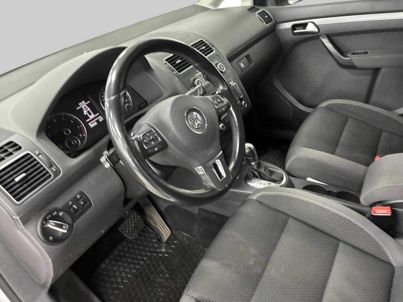 Volkswagen Touran vaihtoauto