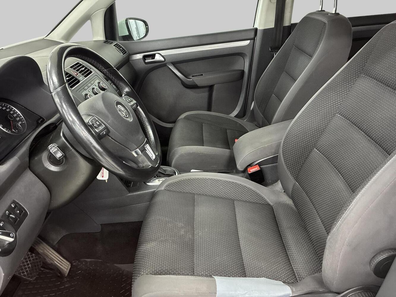 Volkswagen Touran vaihtoauto