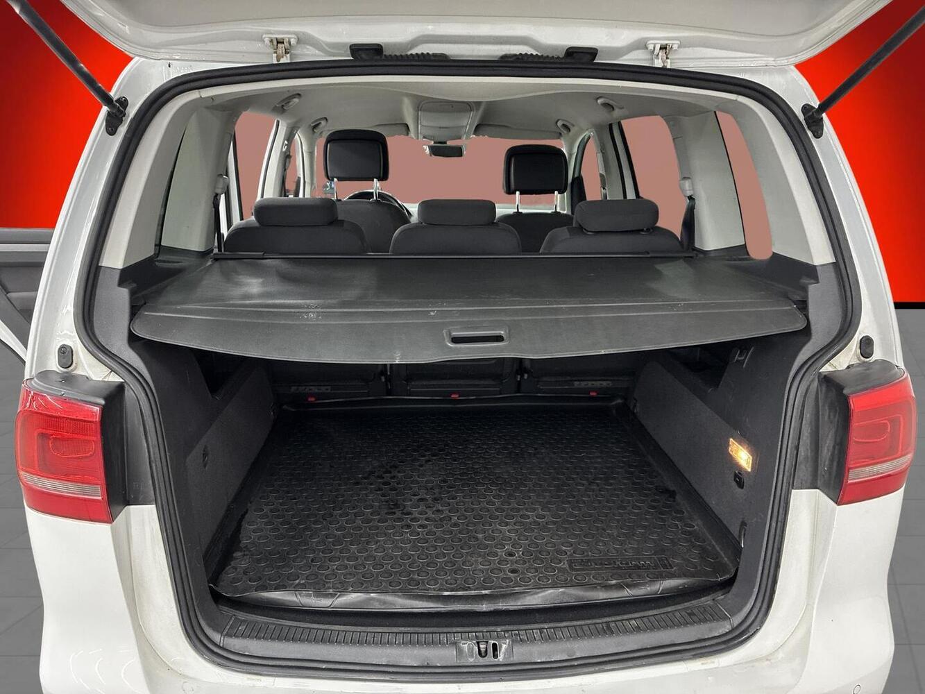 Volkswagen Touran vaihtoauto