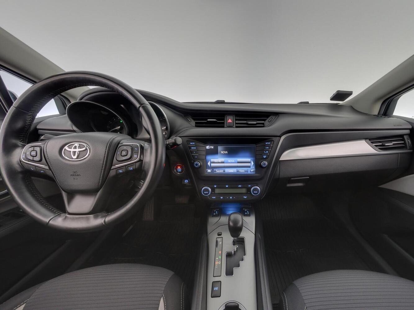 Toyota Avensis vaihtoauto