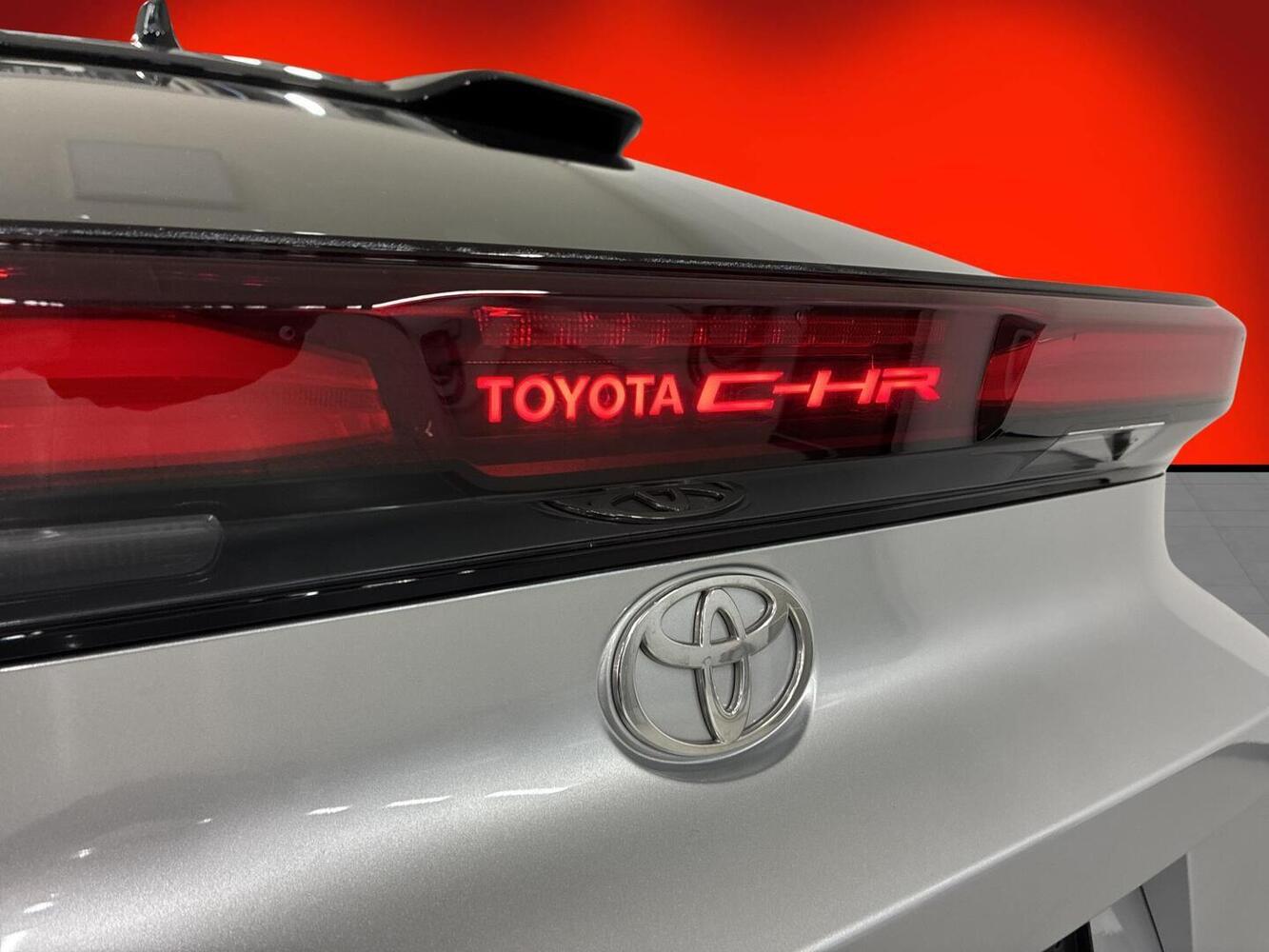 Toyota C-HR vaihtoauto