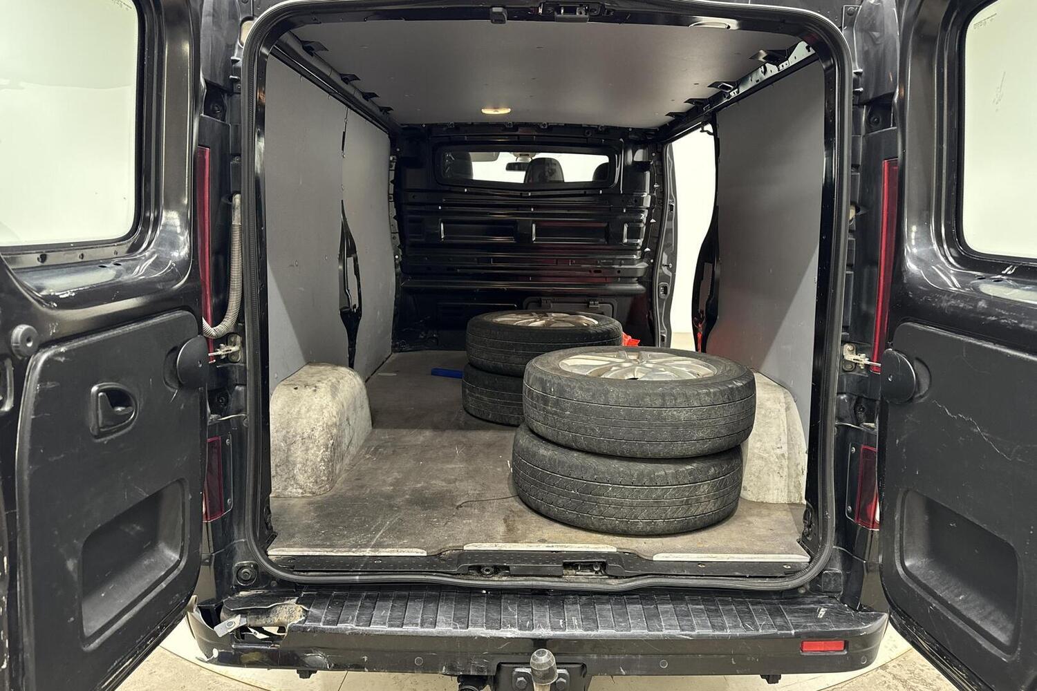 Opel Vivaro vaihtoauto