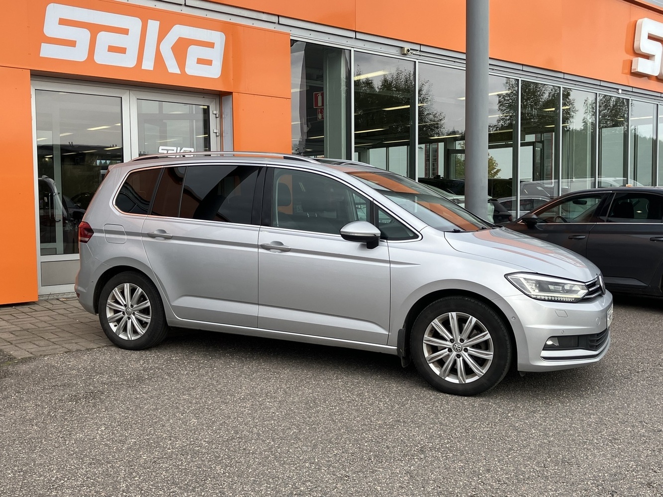 Volkswagen Touran vaihtoauto