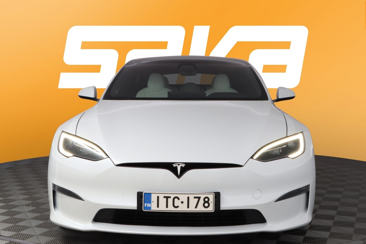 Tesla Model S vaihtoauto