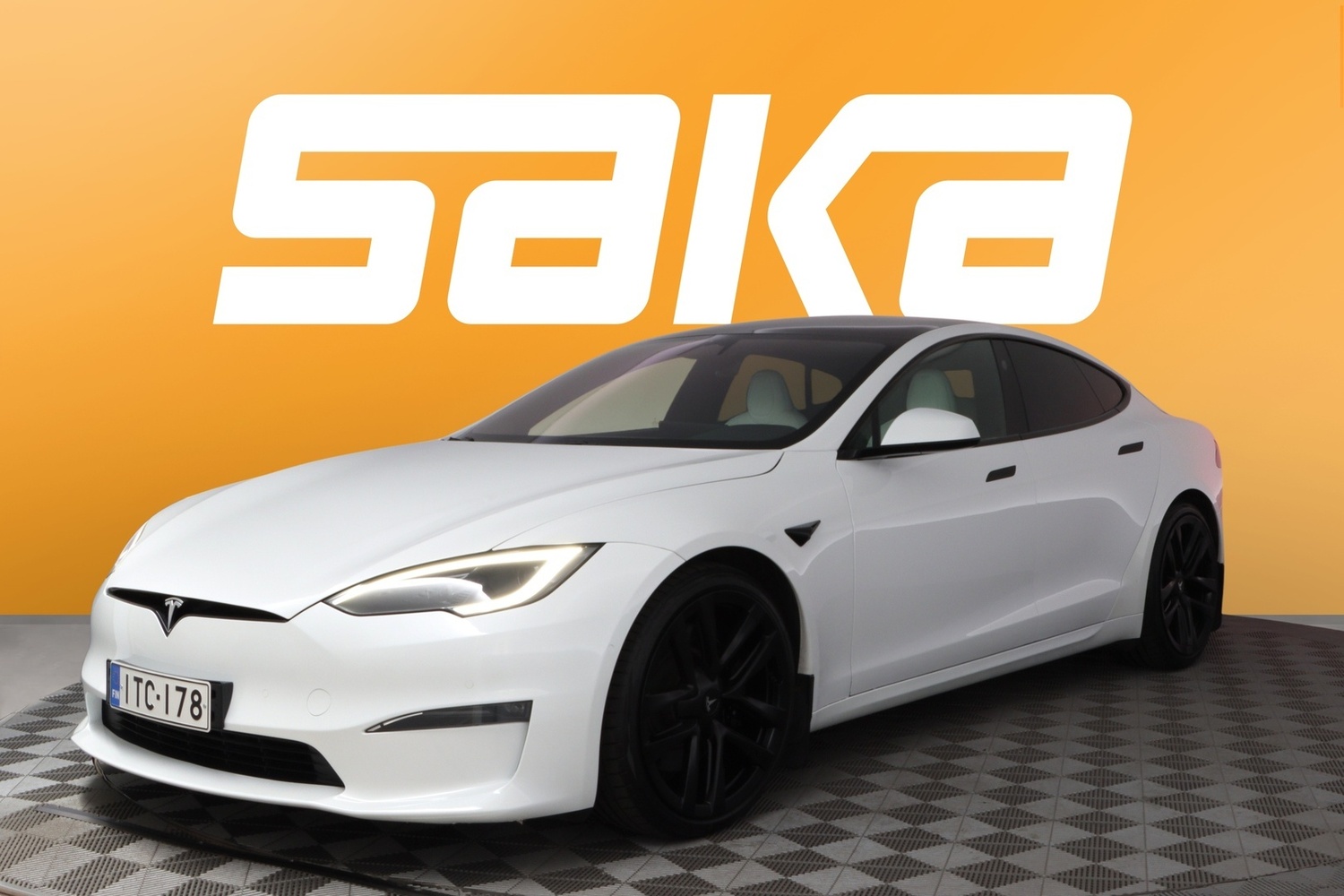 Tesla Model S vaihtoauto