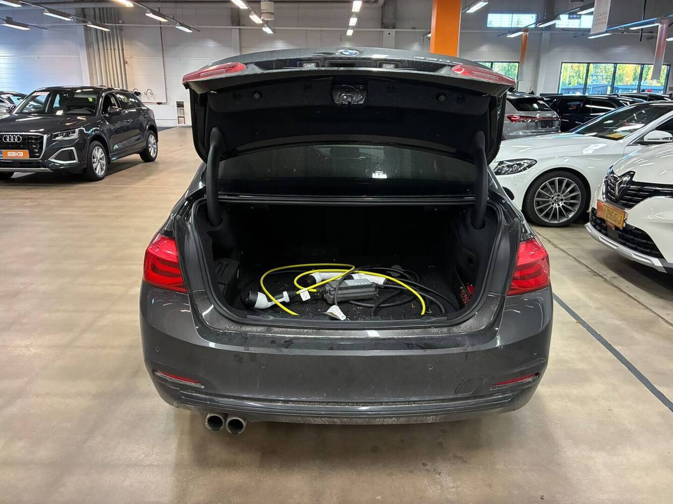 BMW 330 vaihtoauto