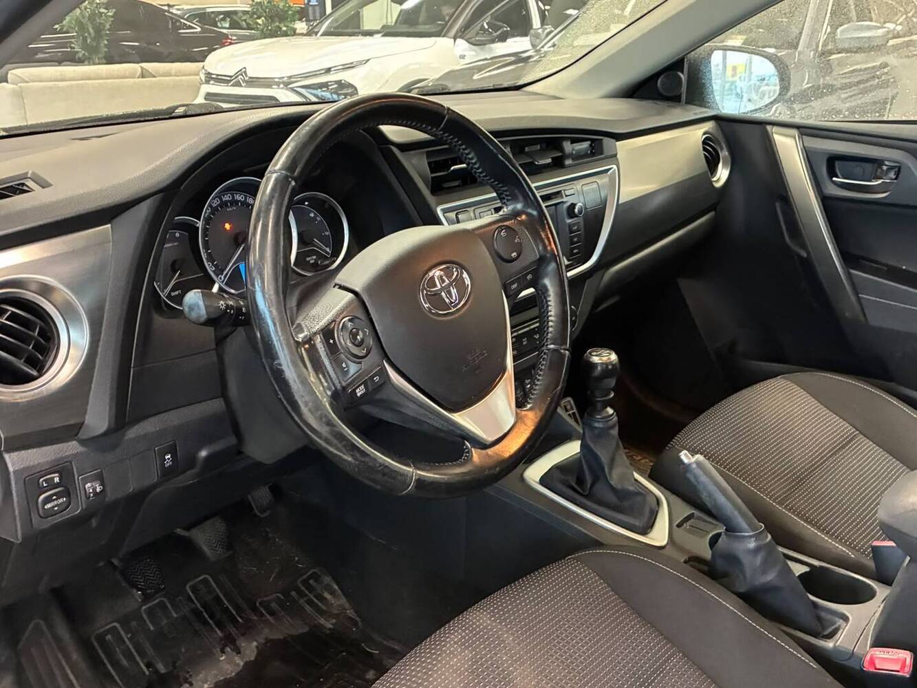 Toyota Auris vaihtoauto