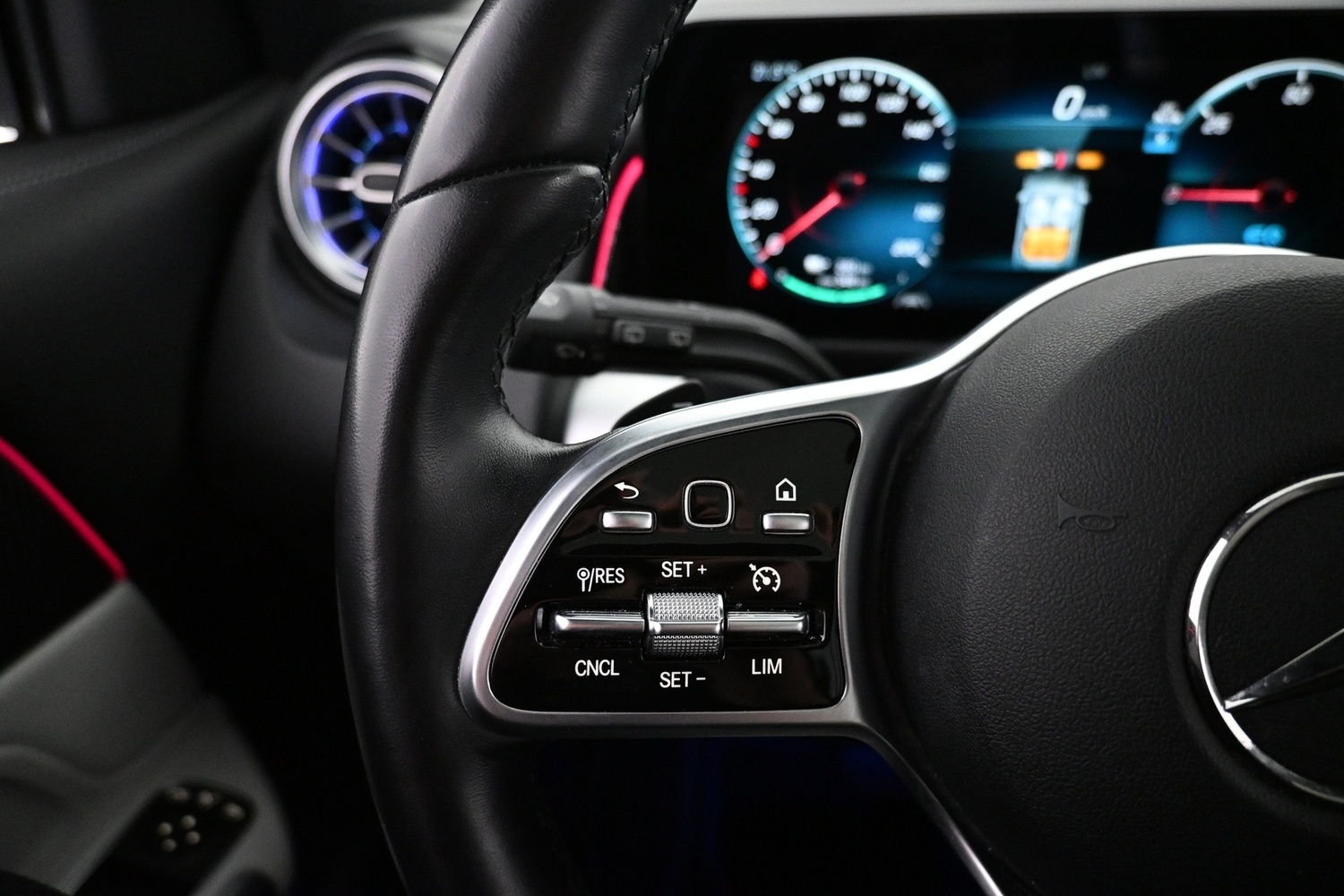 Mercedes-Benz EQB vaihtoauto