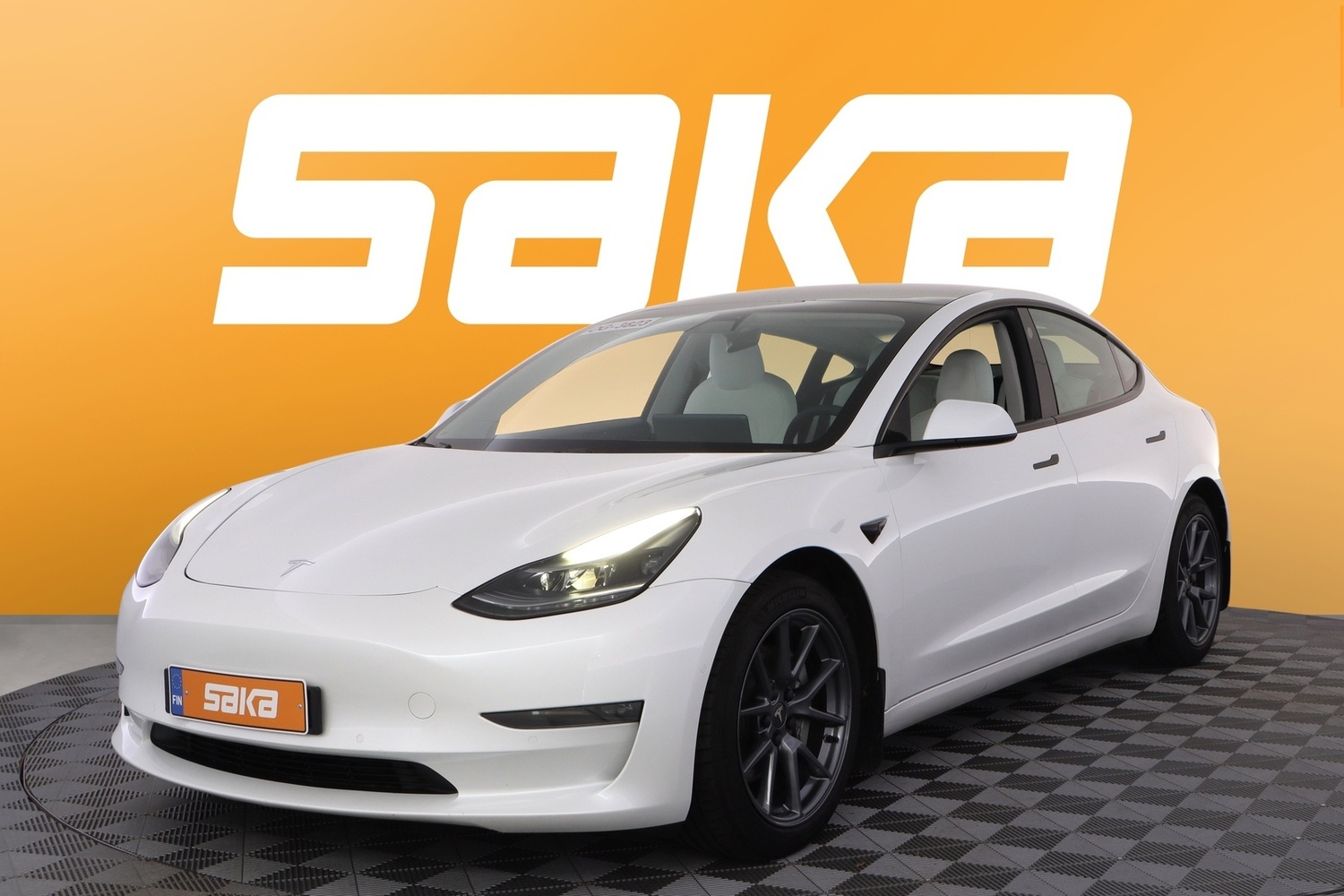 Tesla Model 3 vaihtoauto