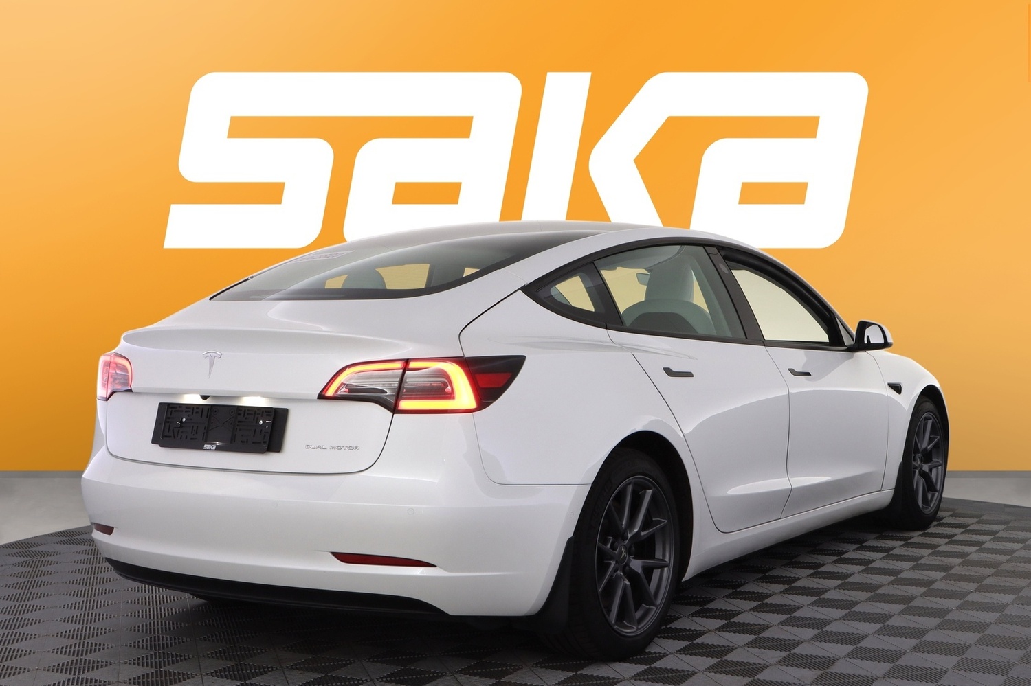 Tesla Model 3 vaihtoauto