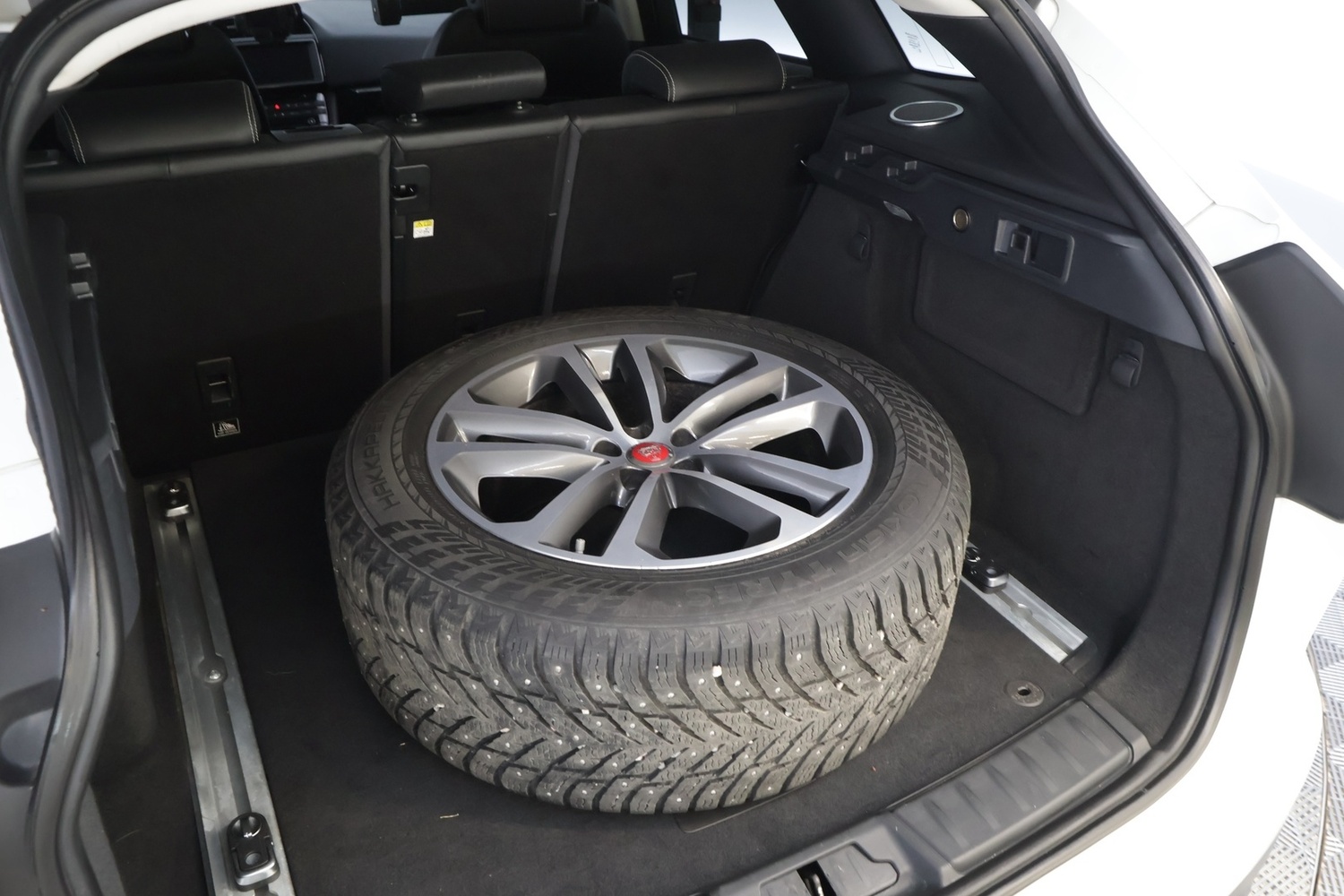 Jaguar F-PACE vaihtoauto