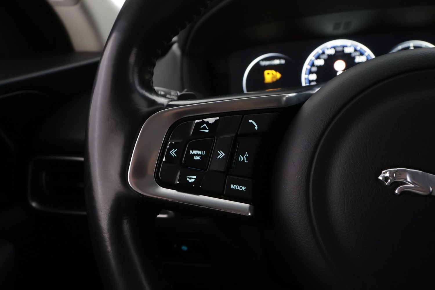 Jaguar F-PACE vaihtoauto