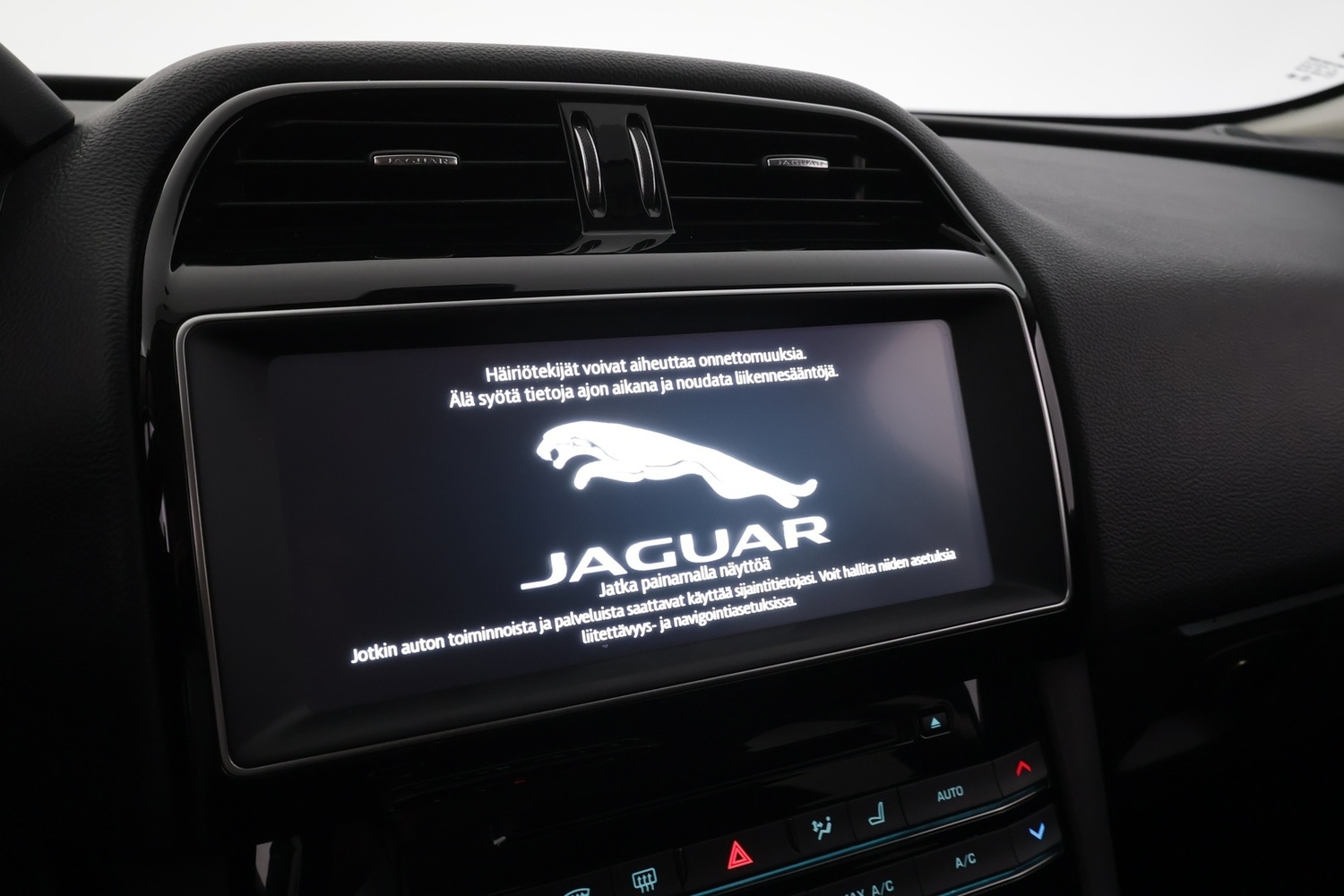 Jaguar F-PACE vaihtoauto