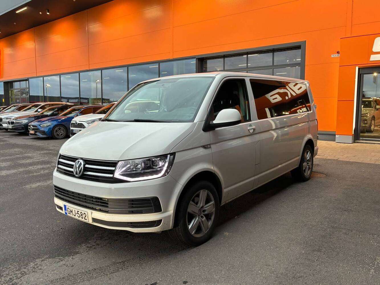 Volkswagen Caravelle vaihtoauto