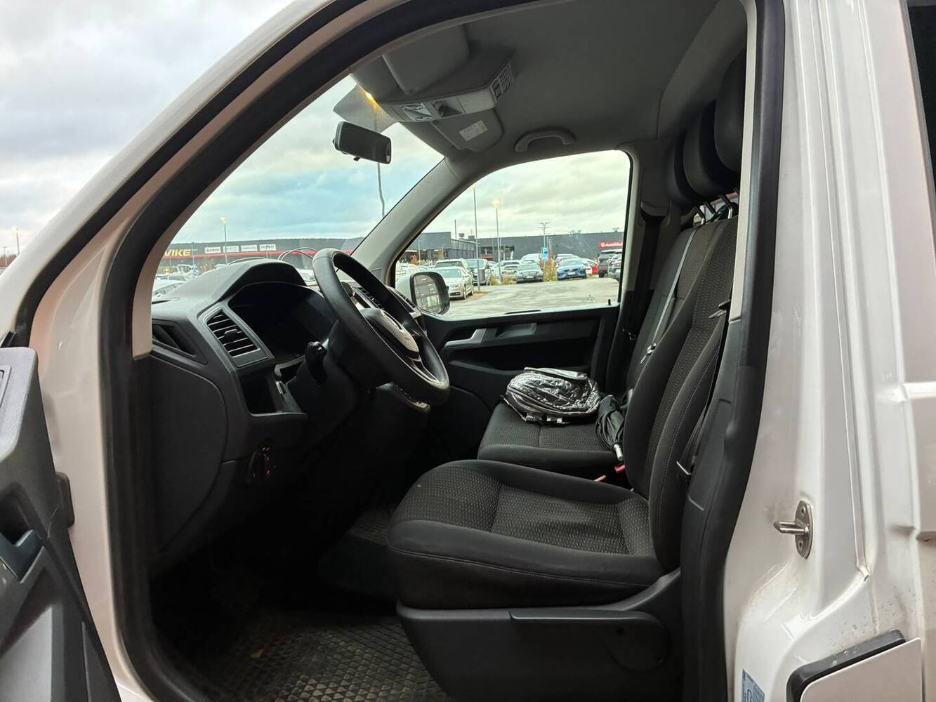 Volkswagen Caravelle vaihtoauto