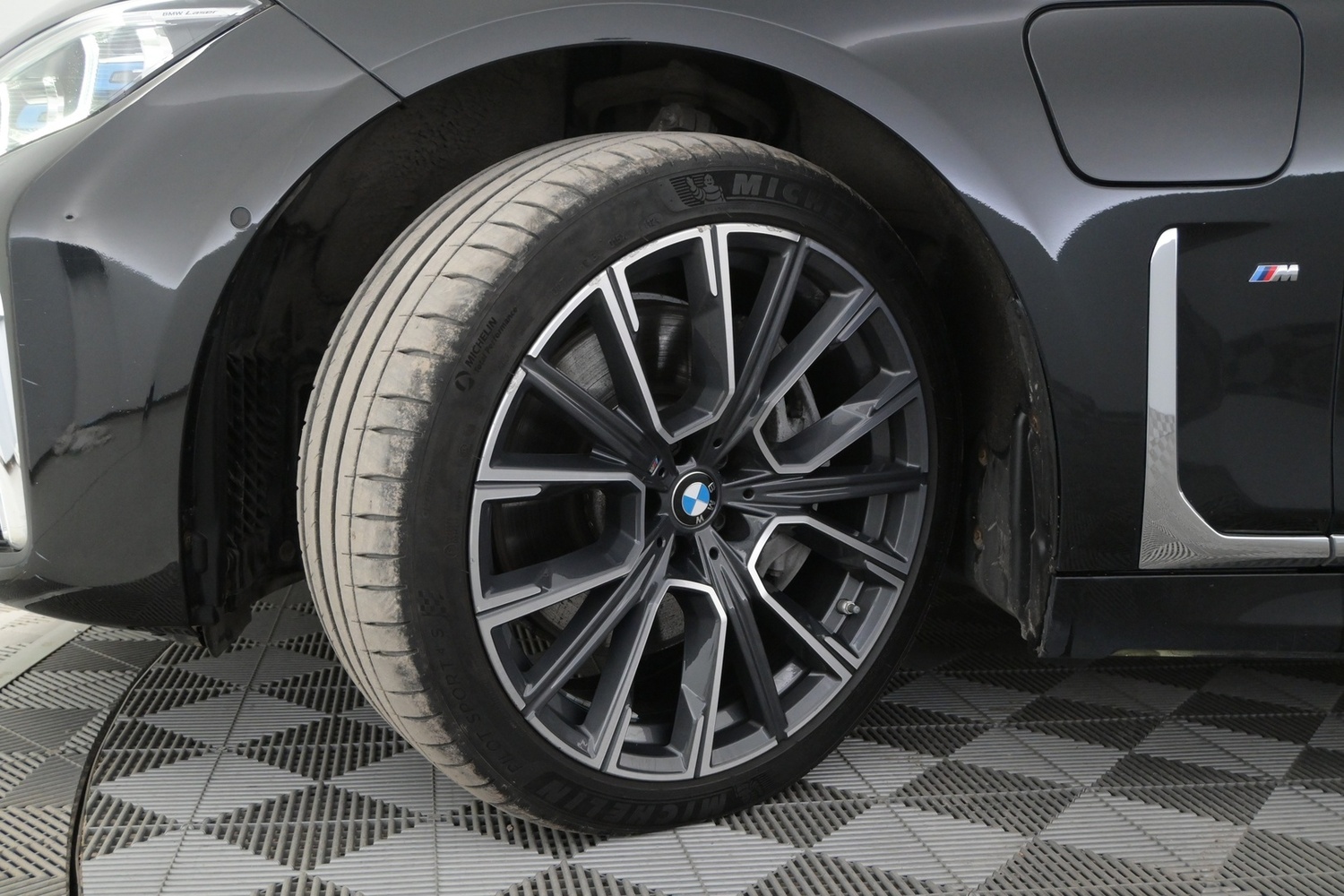 BMW 745 vaihtoauto