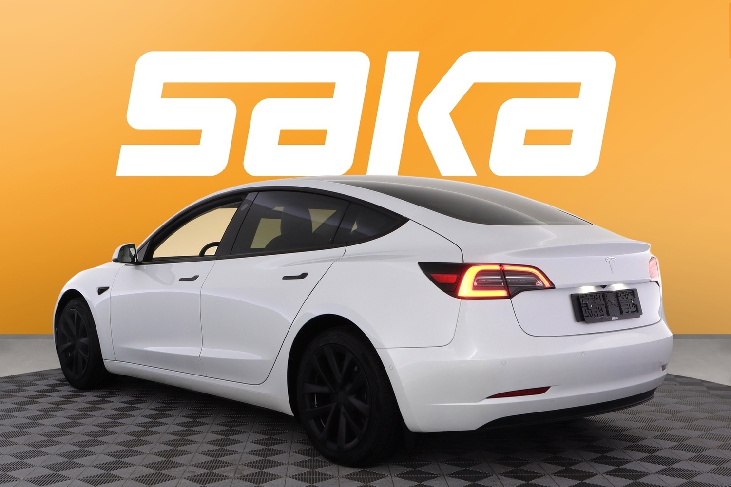 Tesla Model 3 vaihtoauto