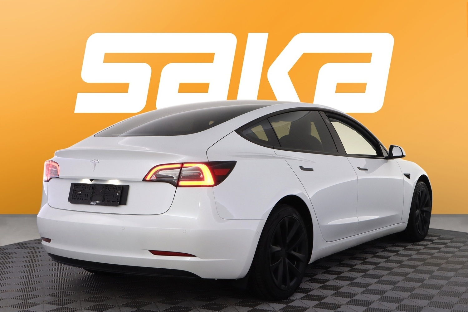 Tesla Model 3 vaihtoauto