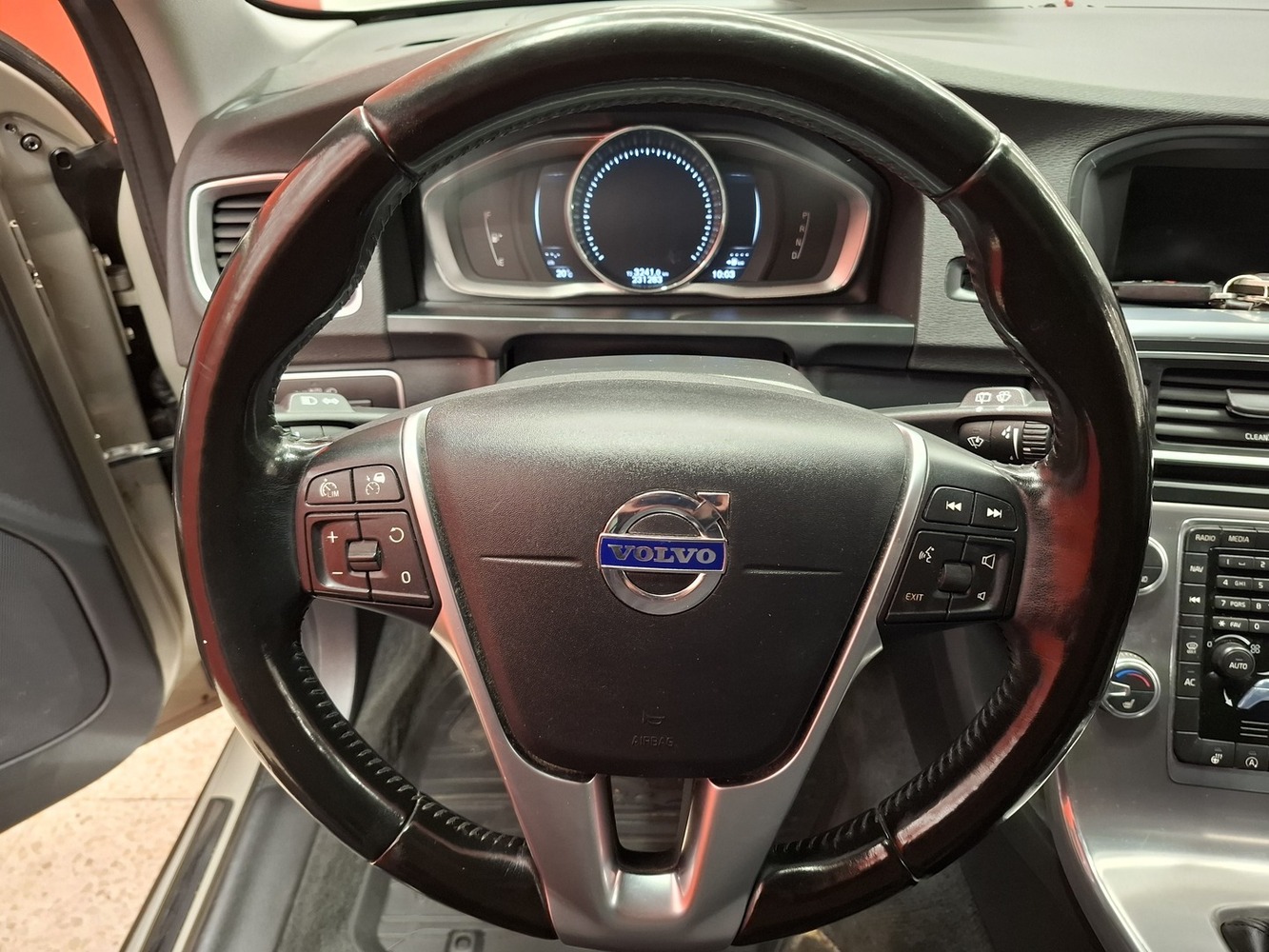 Volvo V60 Cross Country vaihtoauto