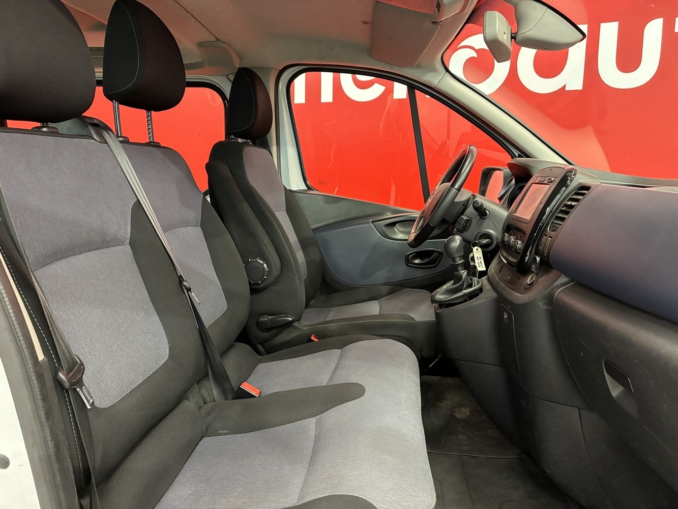 Opel Vivaro vaihtoauto