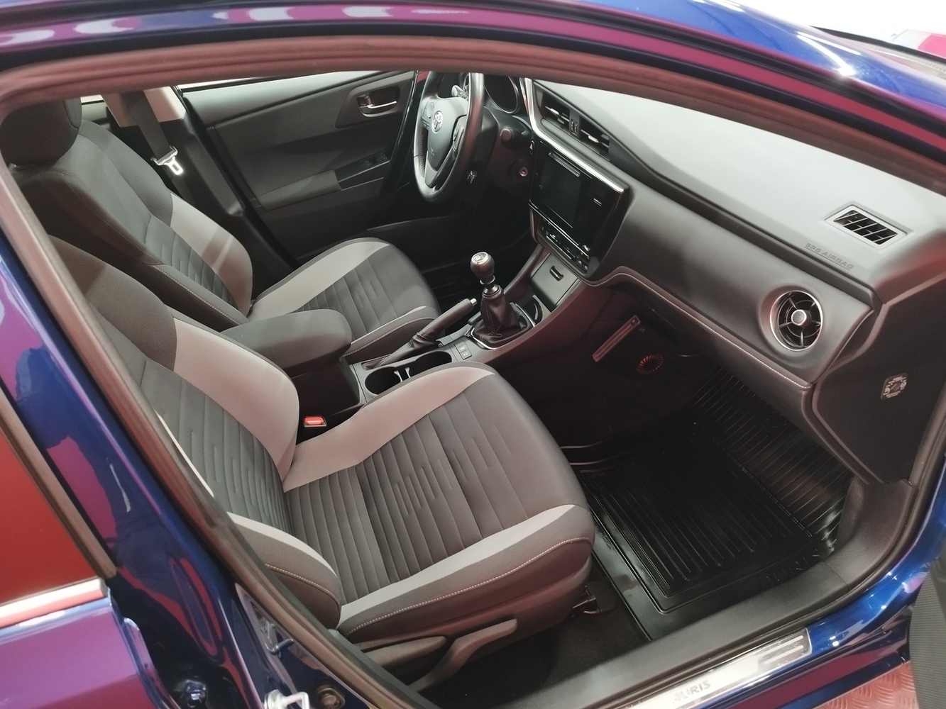 Toyota Auris vaihtoauto