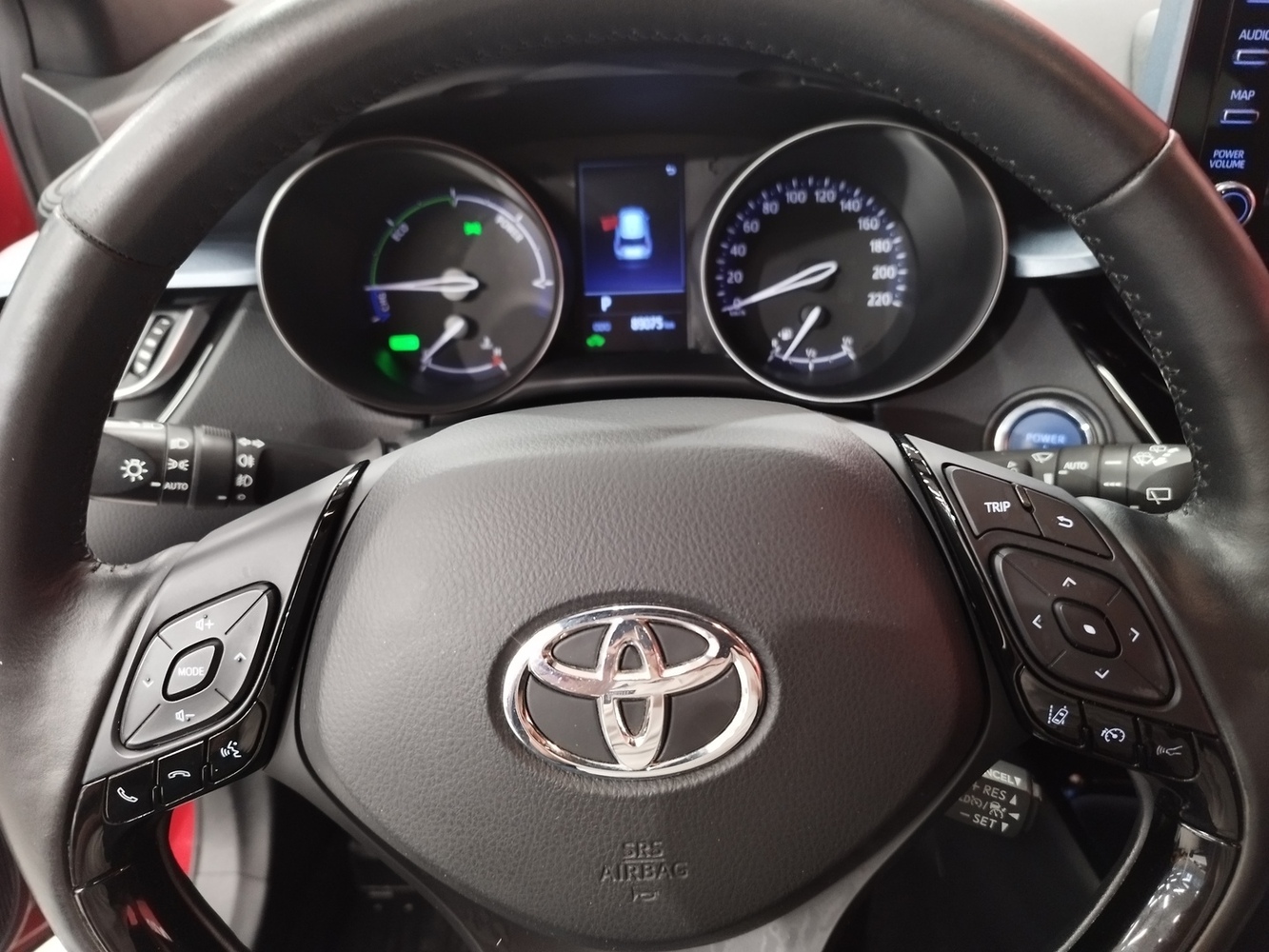 Toyota C-HR vaihtoauto